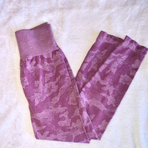 NVGTN Pants - SOLD - seamless leggings (pastel pink camo)